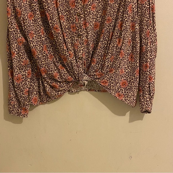 Ivy Jane Multicolor Size XS Button Up Long Sleeve Wrap Hemline Made in USA - Picture 5 of 8